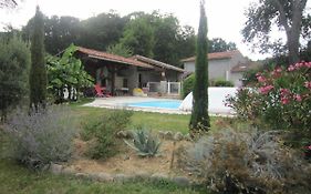 Chambres avec piscine à la campagne